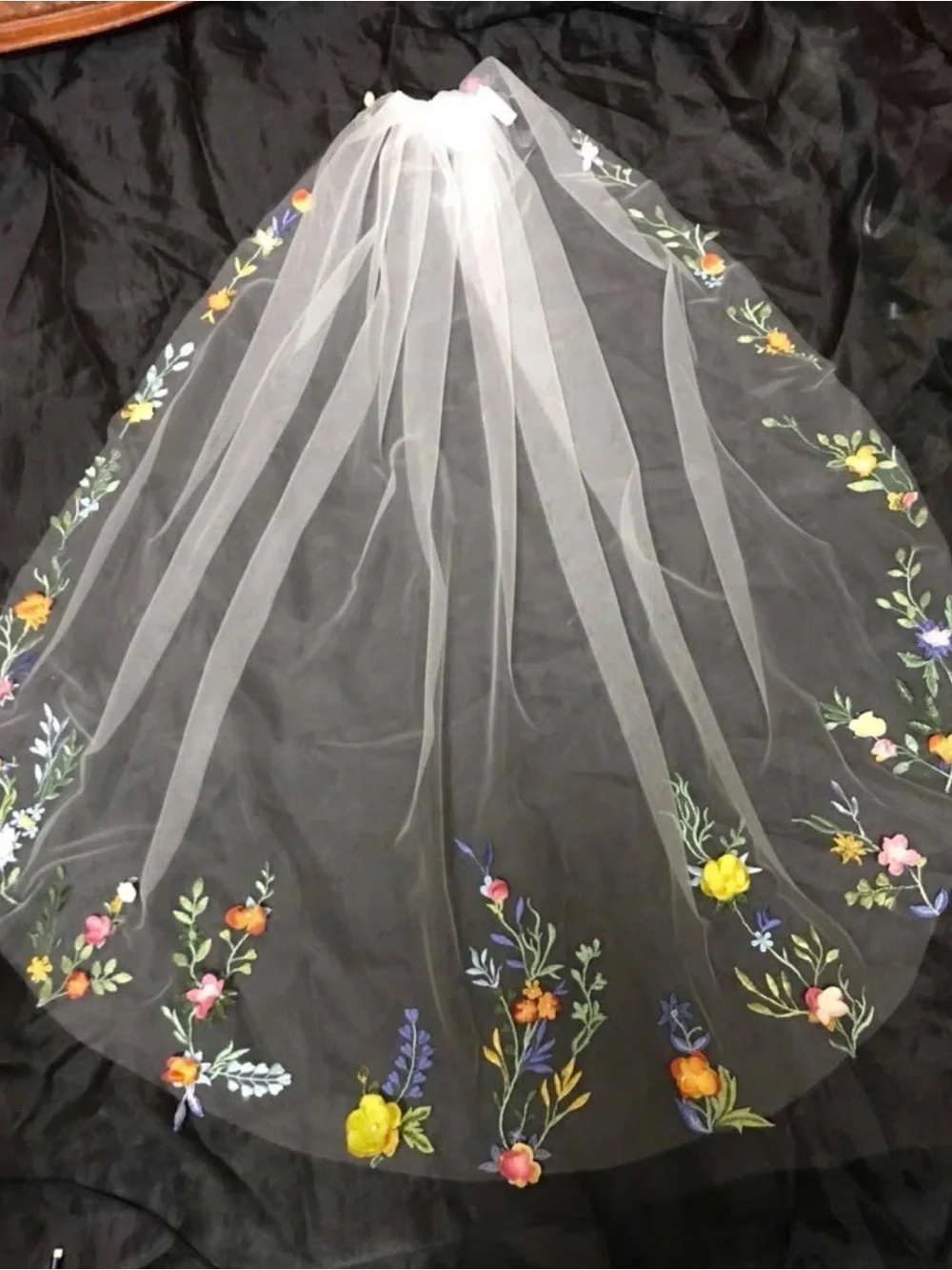 Veil- Fingertip Length Floral Appliqué